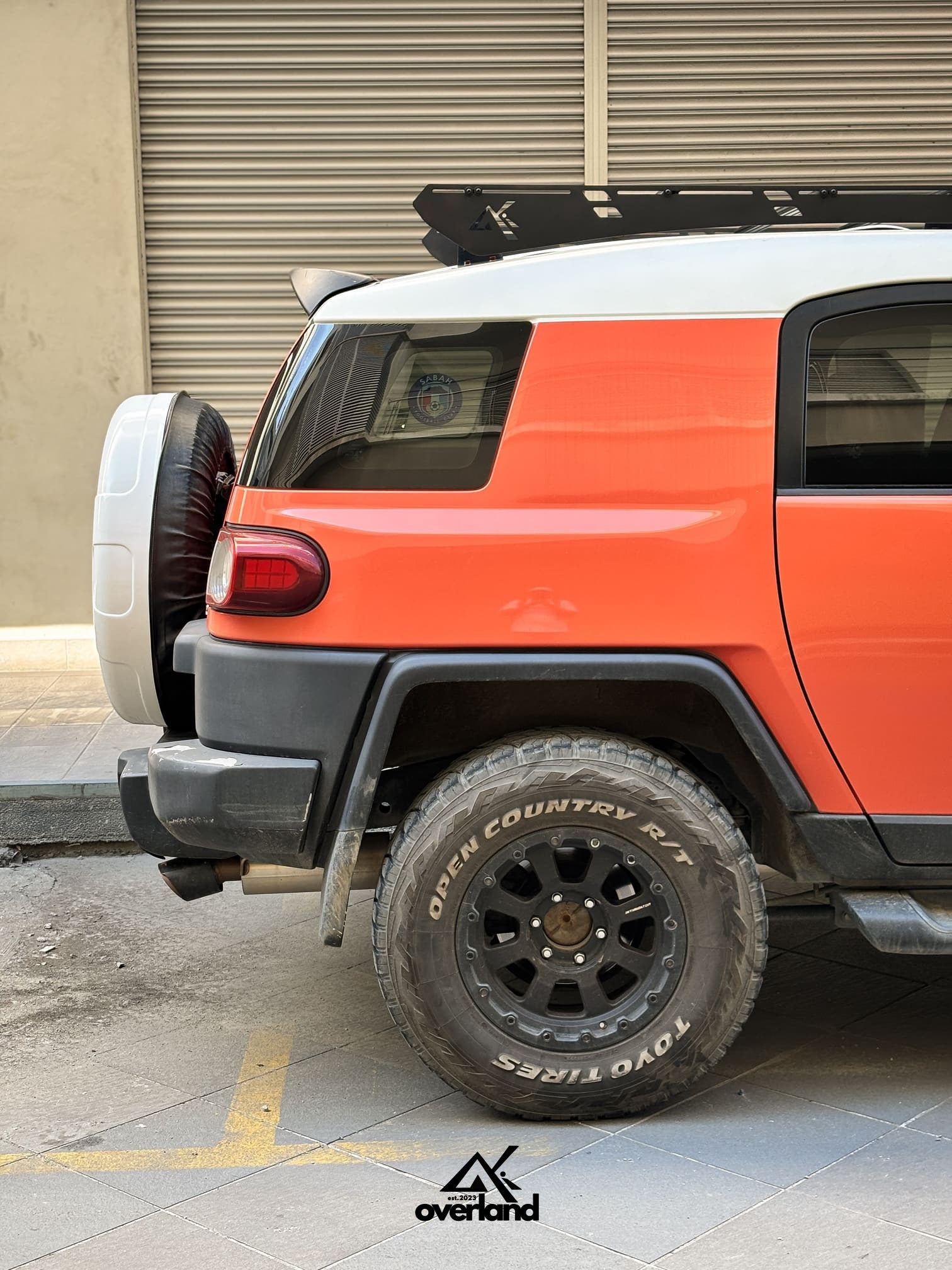 Orange Toyota FJ Cruiser with akioverland super slim modular roof rack rear portion