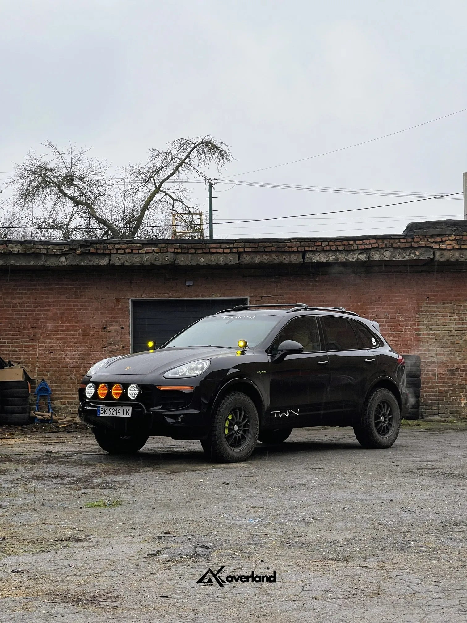 Porsche Cayenne 958.2 e-hybrid off road field lifted Akioverland 2.5 inch suspension