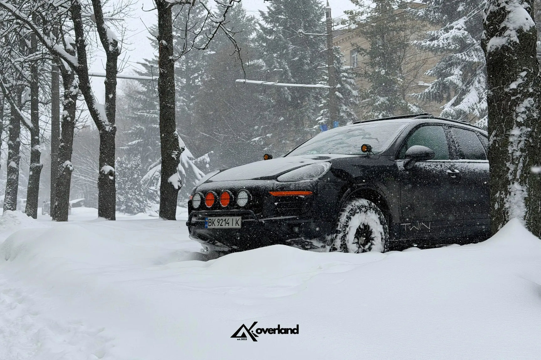 Porsche Cayenne 958.2 deep snow overland lifted SUV Akioverland lift kit forest