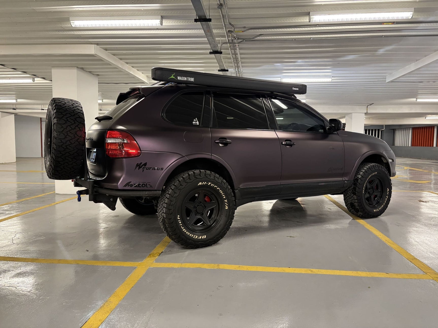Akioverland matte purple cayenne 957 turbo offroad build.