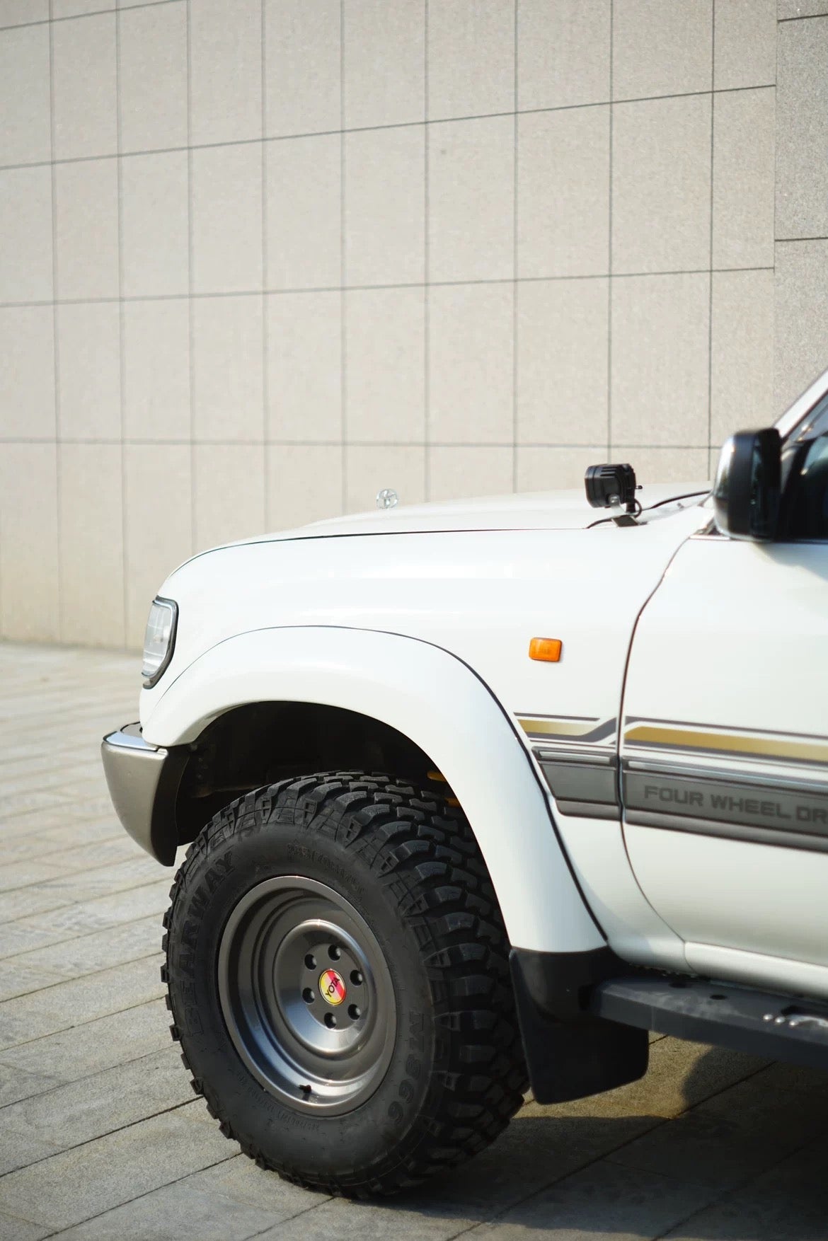 LC80 off-road ditch light bracket kit – Premium light mounts for Toyota Land Cruiser HDJ80, HDJ81, FJ80, and LX450 models.