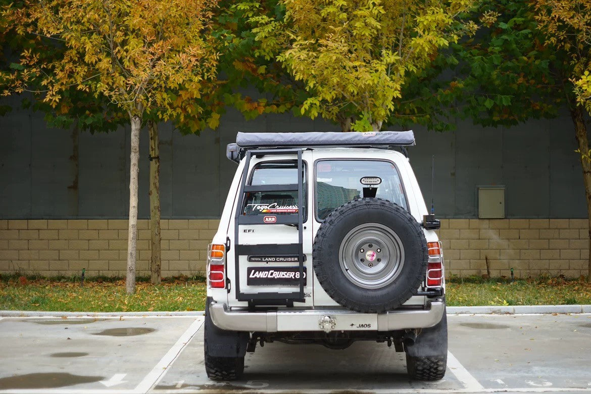 Land Cruiser 80 Series spare tire chase light and flag mount – High-strength steel bracket designed for extreme off-road use.