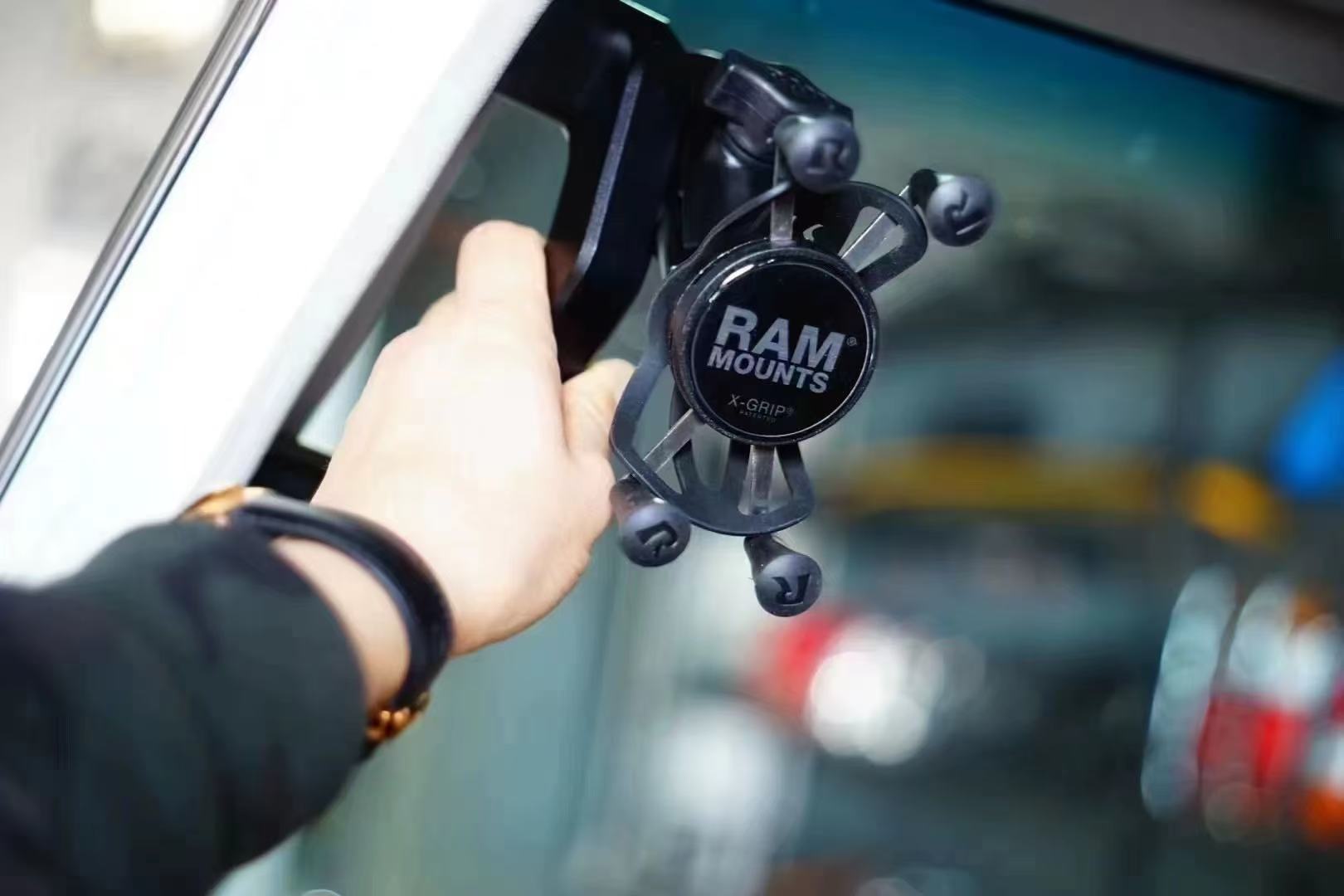 CNC aluminum A-pillar handle bar for Toyota LC80, hdj81 available in anodised black or silver