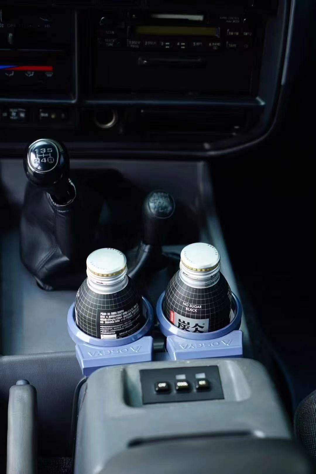 No-drill cup holder solution for Toyota Land Cruiser 80 Ser