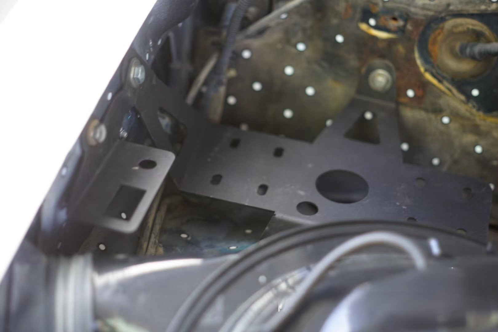 Toyota LC80 Twin Compressor Bracket - CNC Bent Steel, Black Powder Coated, LHD Fitment