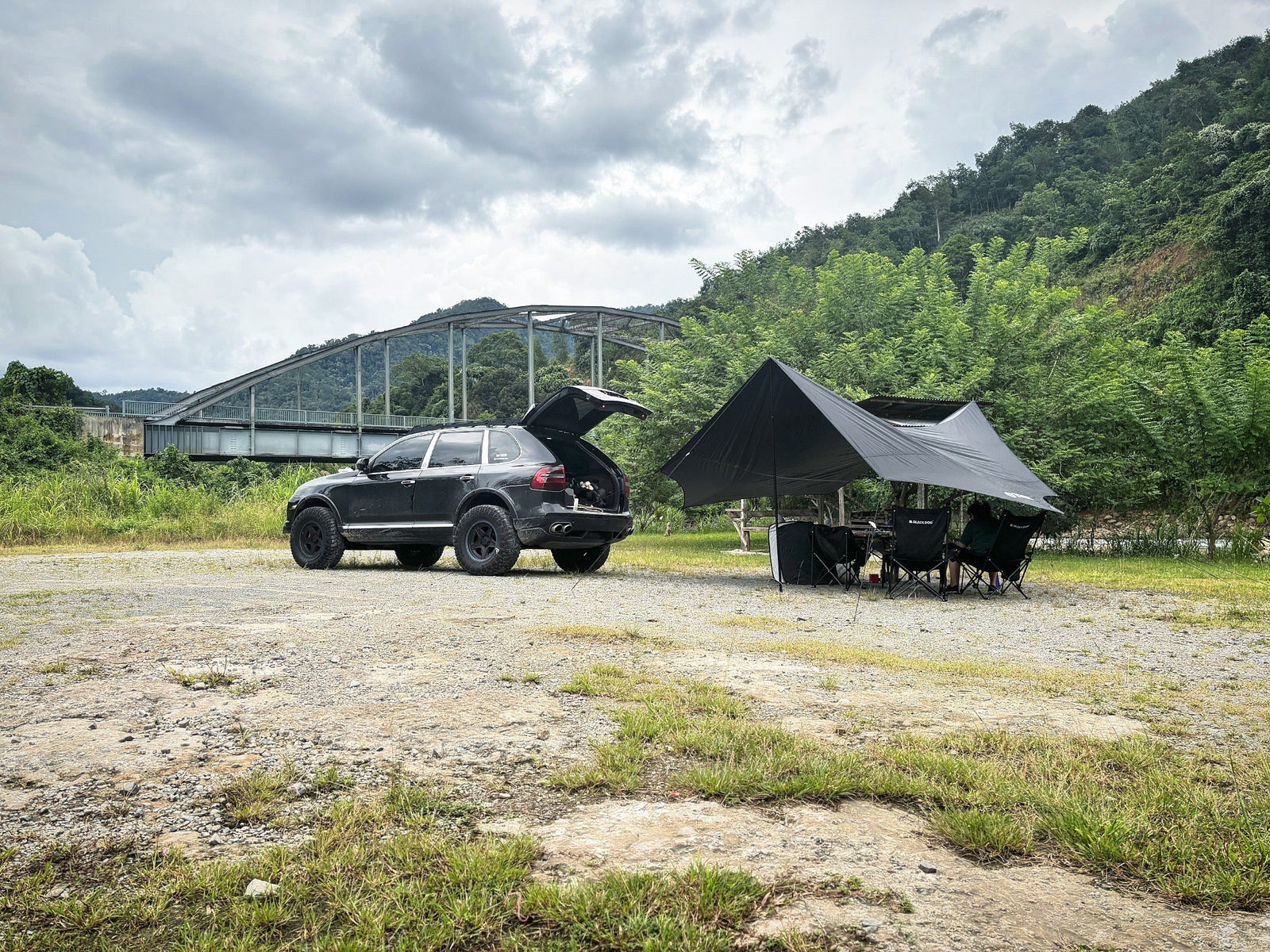 The Science of Lifting a Porsche Cayenne: Body Lifts, Subframe Drops, and the AkiOverland Difference