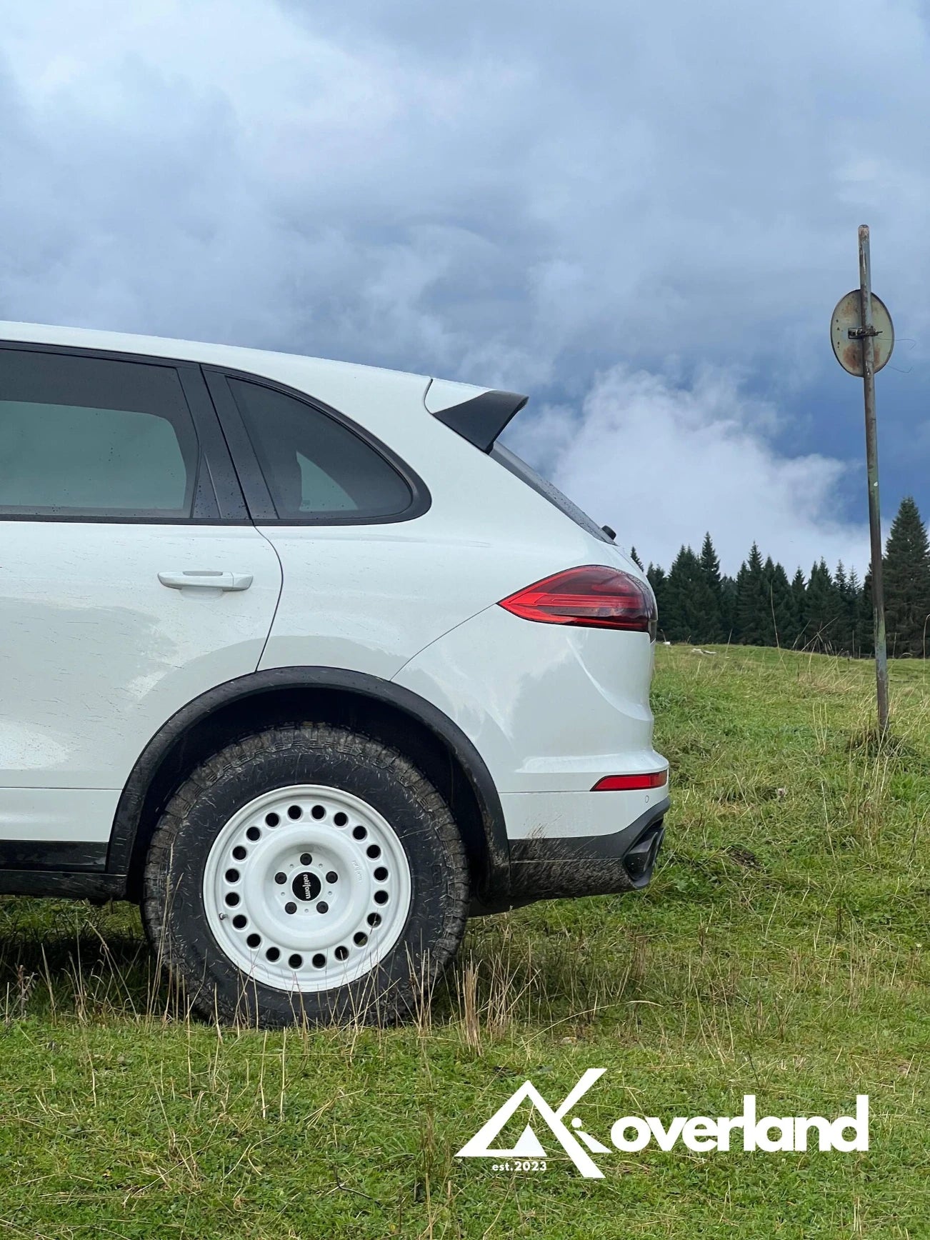 Overland Porsche Cayenne 958 build by Akioverland featuring spring suspension lift, rotiform off-road wheels, and adventure-ready design