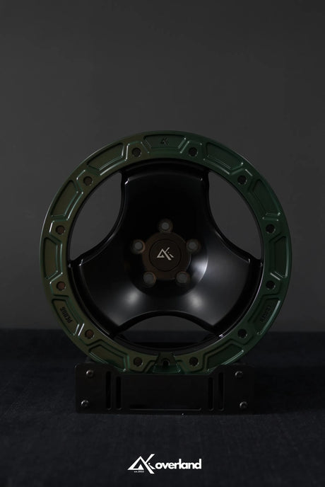 Akioverland peaks 5x120 trispoke range rover throwback wheels, with green and black two tone retro design