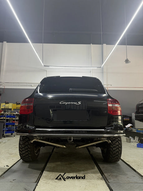 Akioverland single tubular rear bumper installed on Porsche Cayenne 957 showing high-clearance departure angle for off-road performance