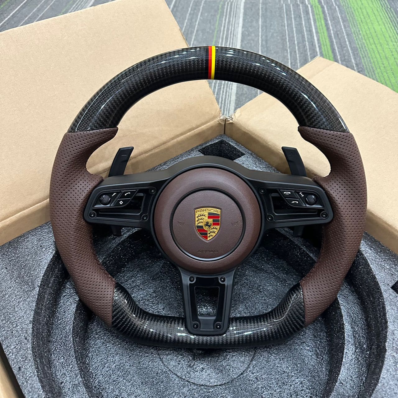 Volant personnalisé Akioverland Porsche Cayenne 955 957