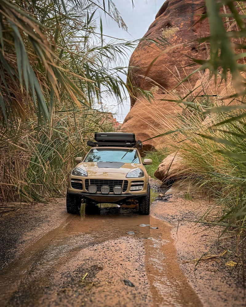 Porsche Cayenne 957 s lifted with akioverland coilovers offroading in KSA