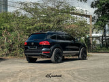 VW Touareg 7P with widebody fenders on Akioverland’s world-first V3 engine, transmission, and subframe drop lift kit providing superior CV and cardan shaft alignment.
