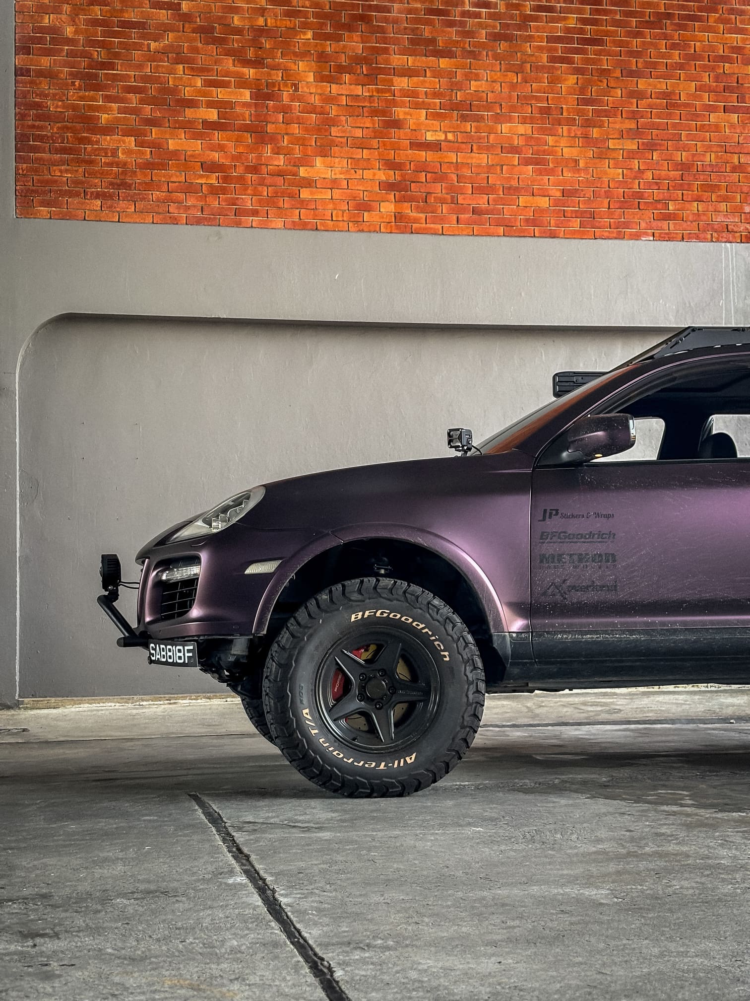 Black Purple Porsche Cayenne 957 Turbo – AkiOverland