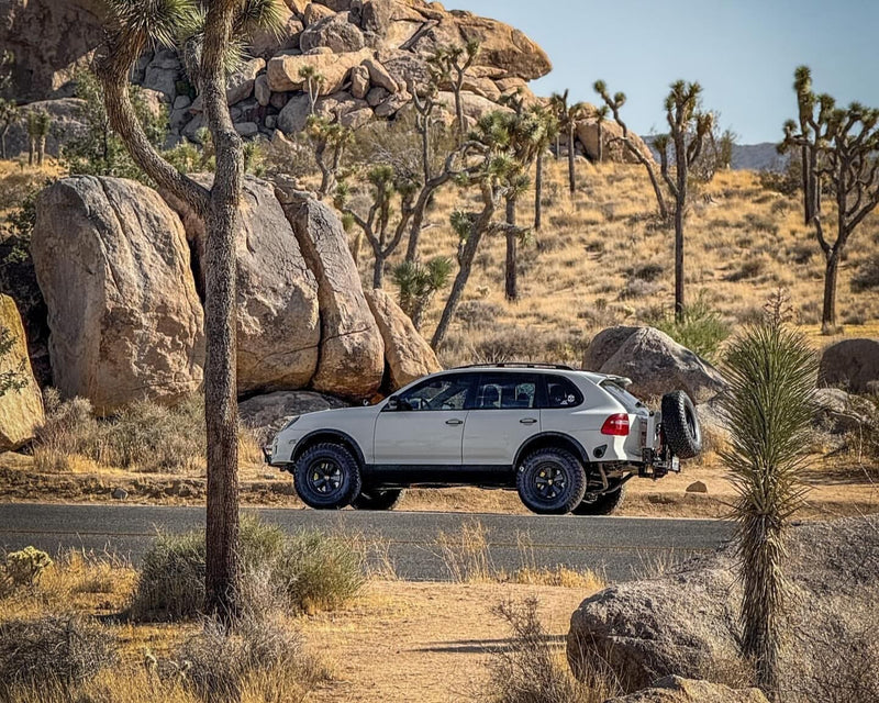@lost.art.racing classic fuch wheels on lifted cayenne 957 gts