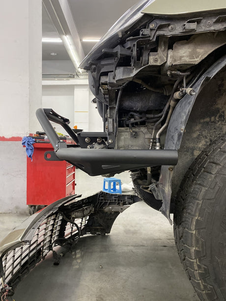 Close-up of heavy-duty Cayenne 955 off-road bumper with detachable bull bar