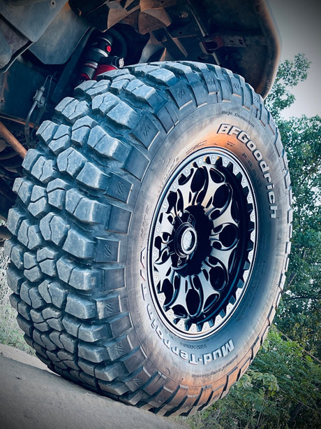 Bucks B502 Slotted Beadlock Matte Black on bfgoodrich mt