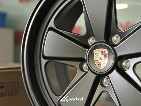 Satin black Akioverland 5x130 forged wheel showing deep lip contour, engineered for Porsche Cayenne off-road use.