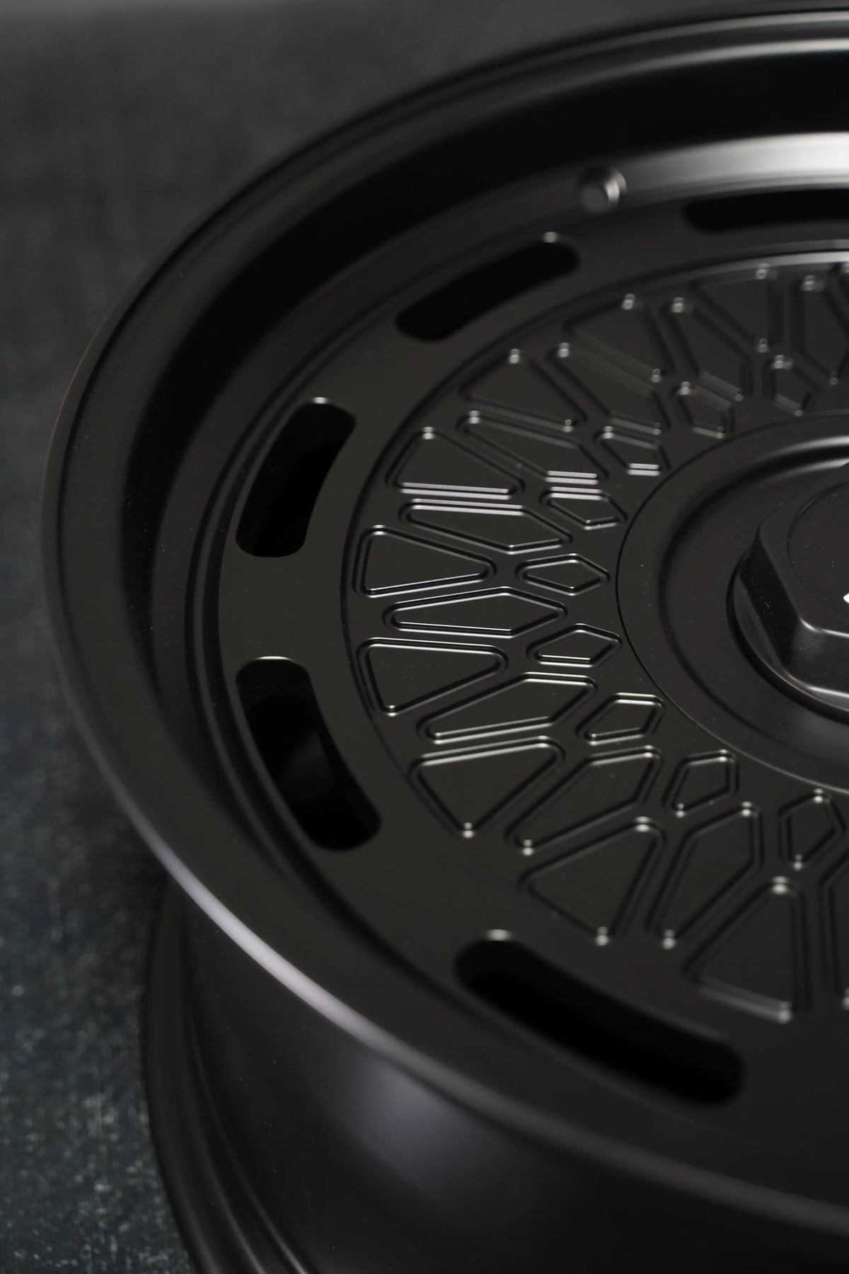 جنوط Aki Forged 04 Mesh للأوف رود | Matte Black بحافة Deep Dish