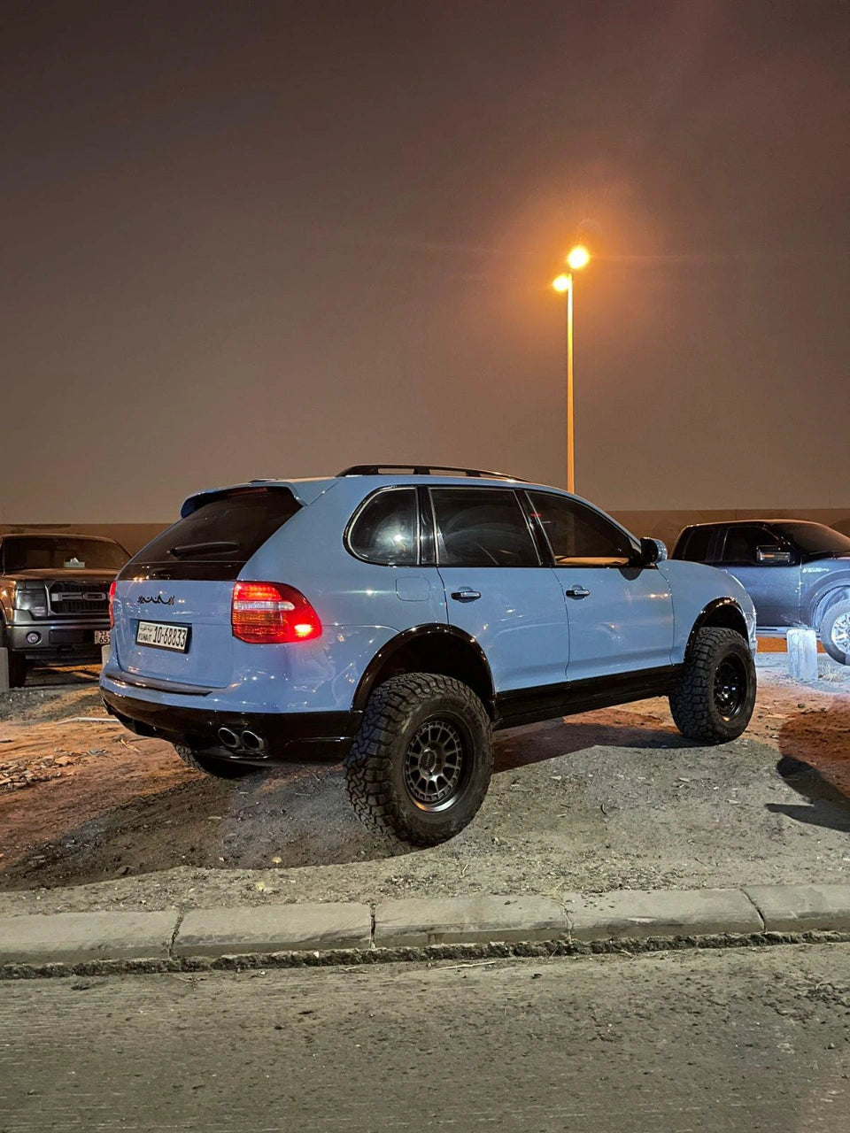Lifted Porsche Cayenne 957 Turbo, night shot of the Kuwait build with Akioverland air suspension