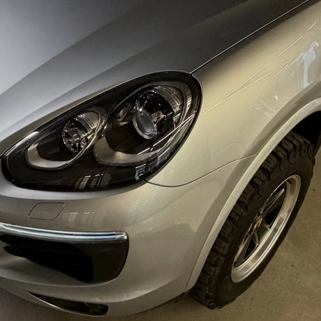 AkiOverland Classic Fuchs wheels in 2 Tone machined lip and satin spoke finish on a lifted Cayenne 958 in silver
