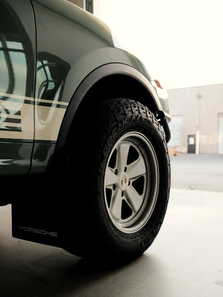 Lifted Porsche Cayenne 958 by WrapWorkz Canada with AkiOverland lift kit, roof rack and cream white Edition W forged wheels
