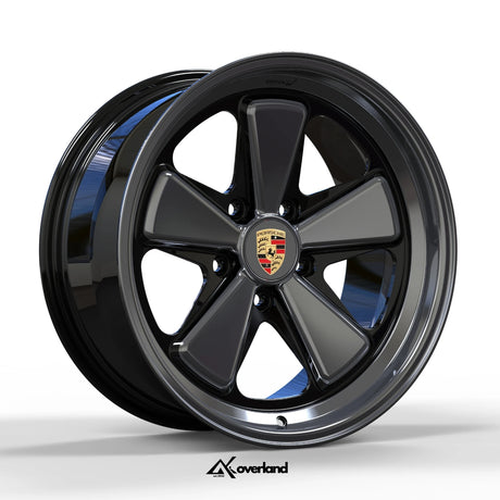 Render of the AkiOverland Edition W monoblock forged 5x130 wheel highlighting machined and two-tone finish options