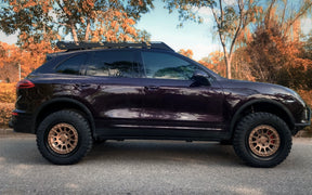 Akioverland Cayenne 958 lifted with super slim roof rack