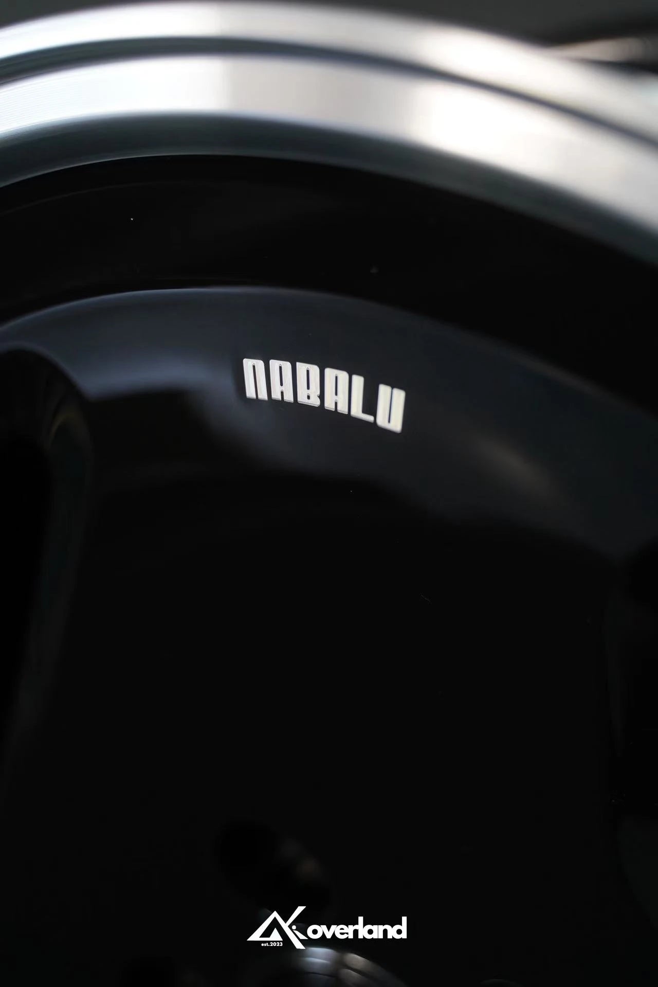 AkiOverland 5x120 forged wheel Nabalu engraving detail close up