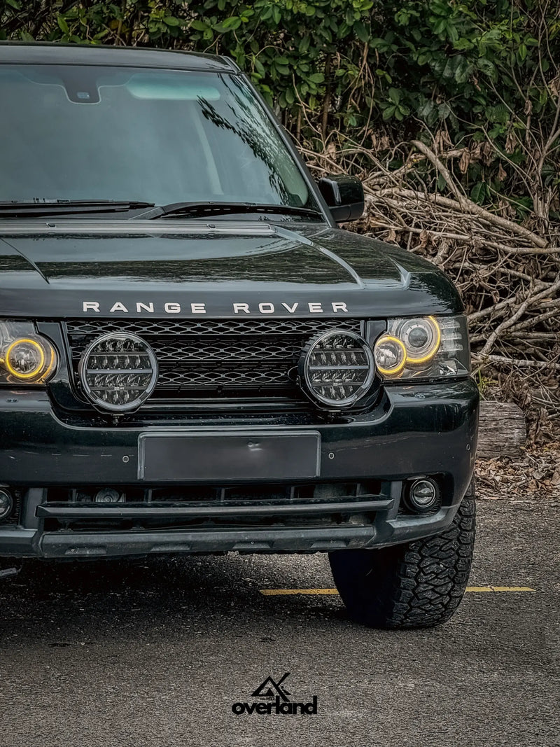 Front view of Range Rover L322 featuring 5x120 trispoke forged wheels and off-road lighting setup from briodlights