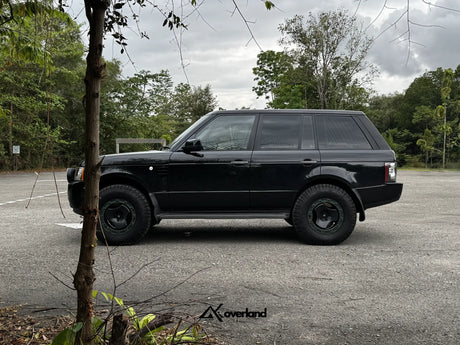 Full side profile of black Range Rover L322 fitted with Akioverland 5x120 trispoke forged overland wheels.