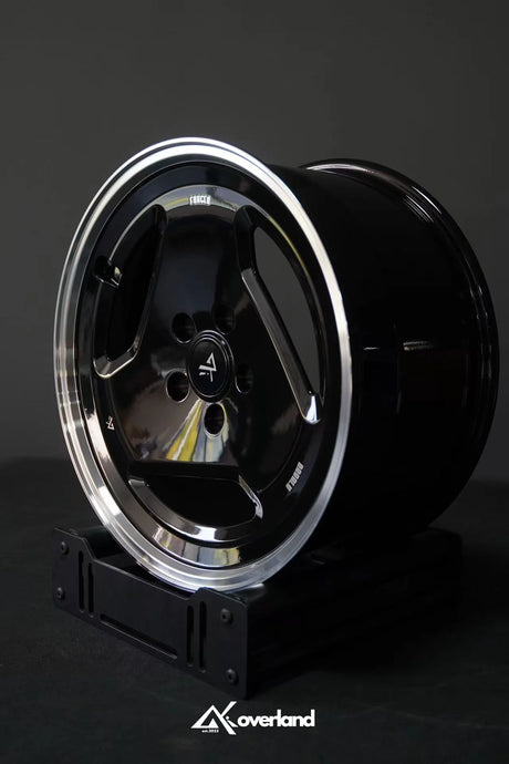 Range Rover Vogue 5x120 custom forged wheels Nabalu design close view